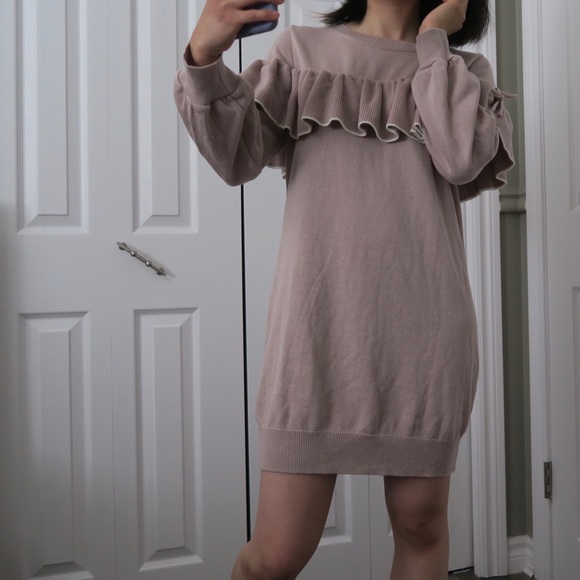 Long sleeves dress with cute ribbons on - Picture 1 of 4